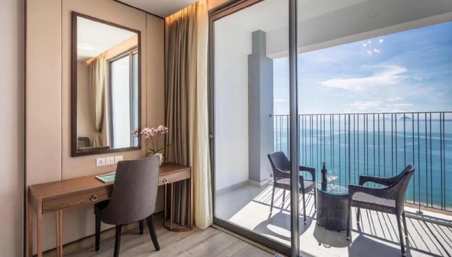 Oceanfront Grand Panorama Lejlighedshotel Nha Trang
