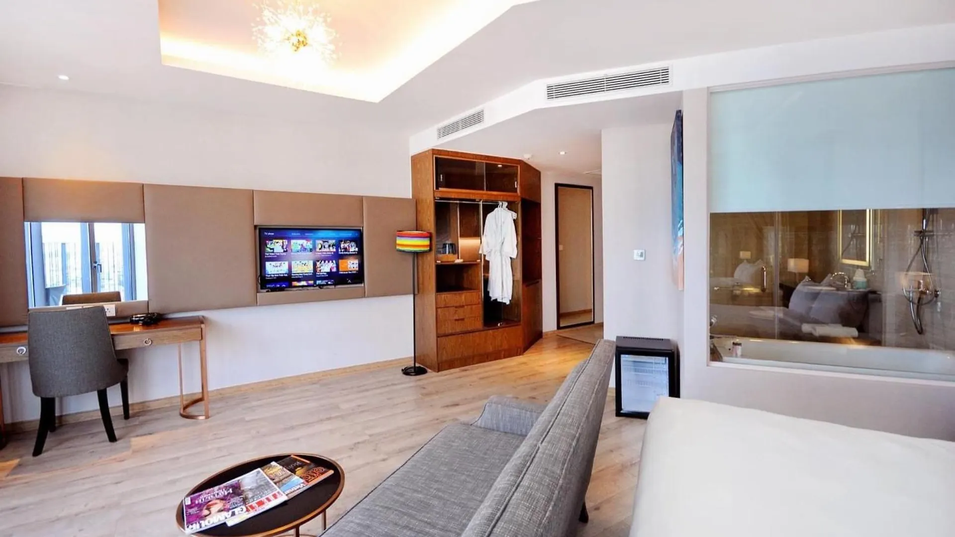 Oceanfront Grand Panorama Lejlighedshotel Nha Trang