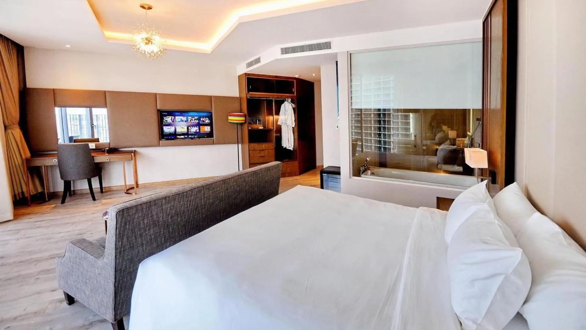 Oceanfront Grand Panorama Lejlighedshotel Nha Trang