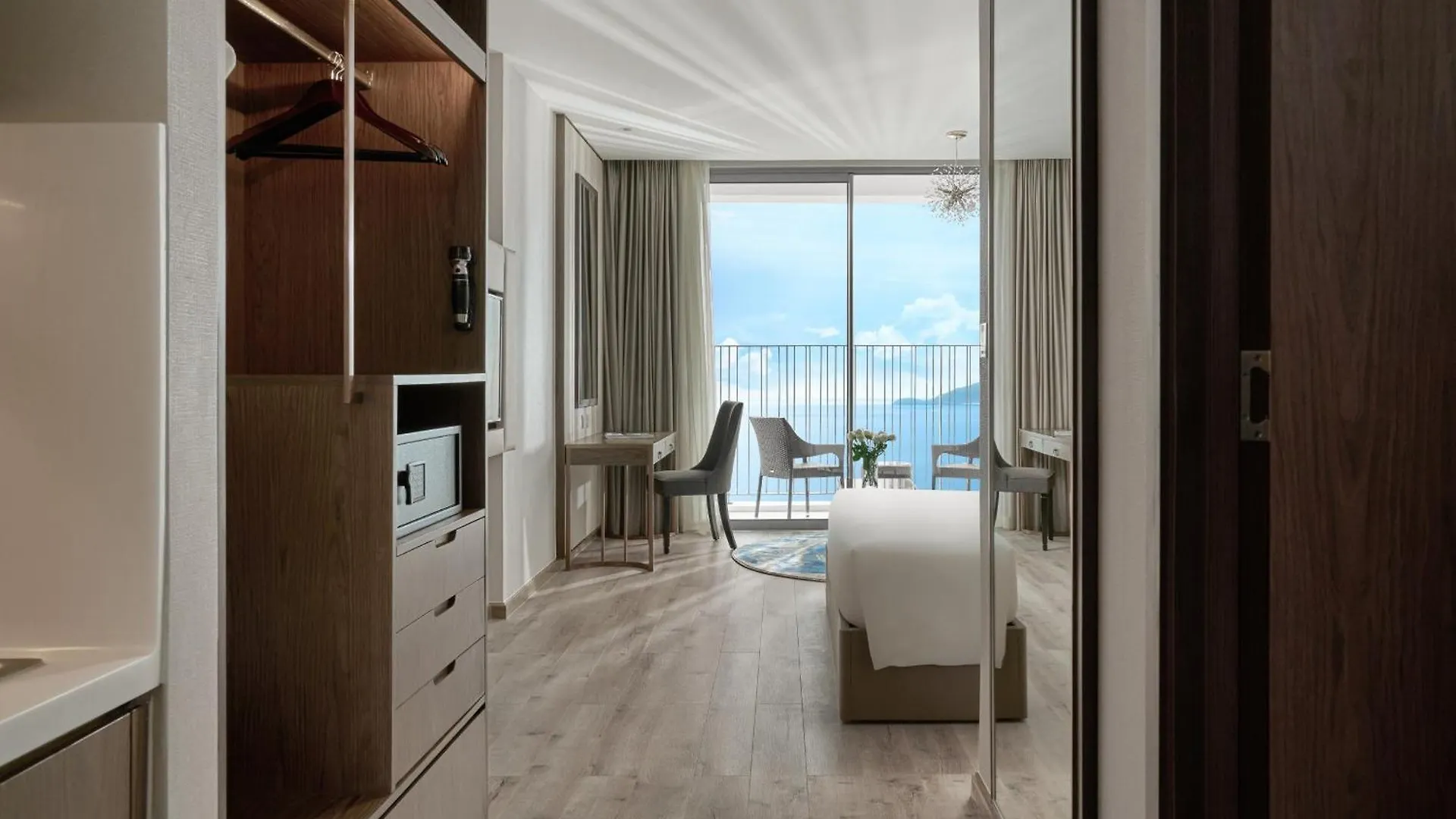Oceanfront Grand Panorama Lejlighedshotel Nha Trang