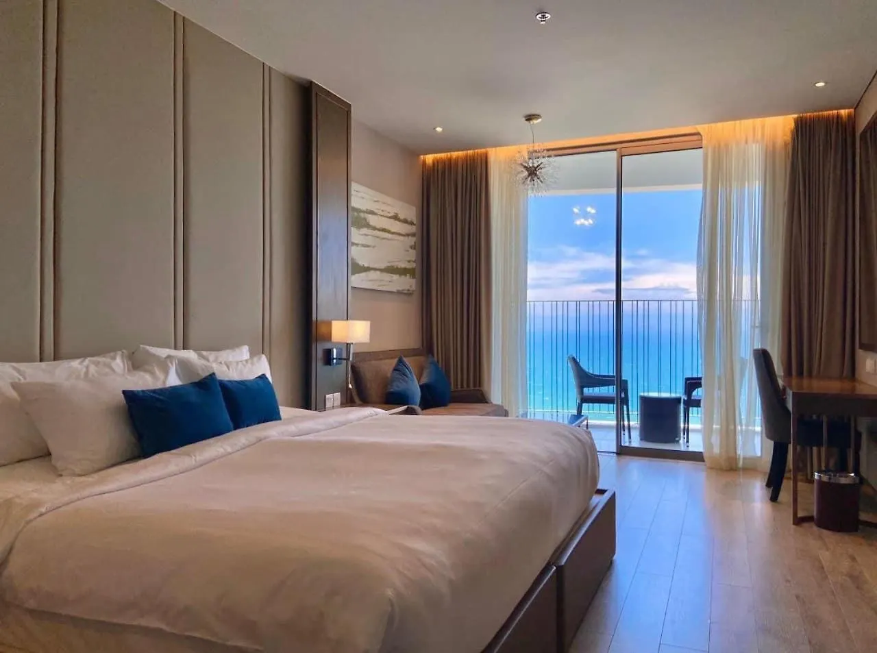 Oceanfront Grand Panorama Lejlighedshotel Nha Trang