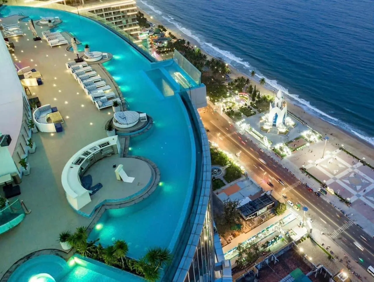 Oceanfront Grand Panorama Lejlighedshotel Nha Trang