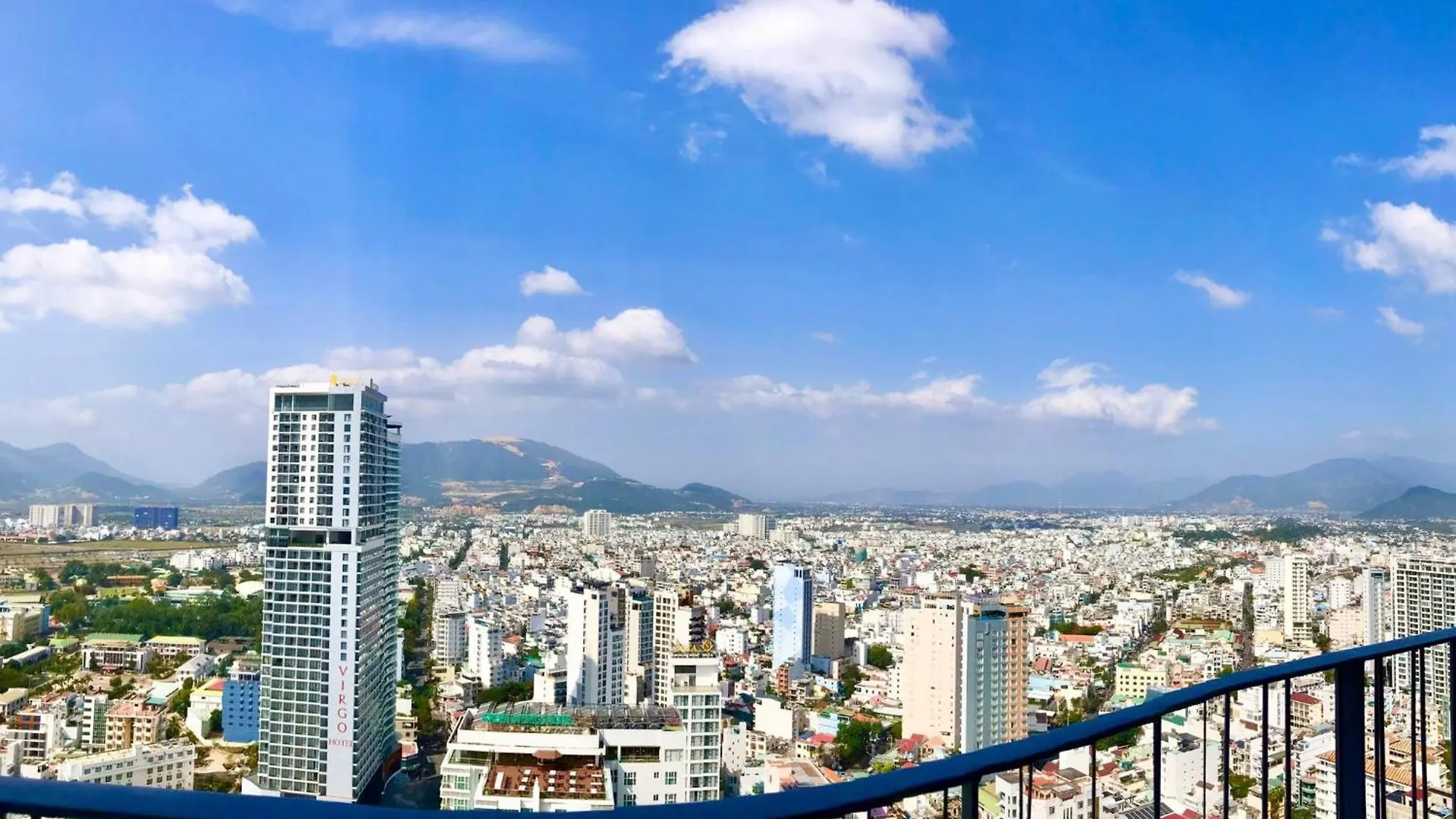 Oceanfront Grand Panorama Lejlighedshotel Nha Trang